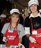LA_Mission_Thanksgiving_Meal_For_The_Homeless14.jpg
