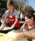LA_Mission_Thanksgiving_Meal_For_The_Homeless17.jpg